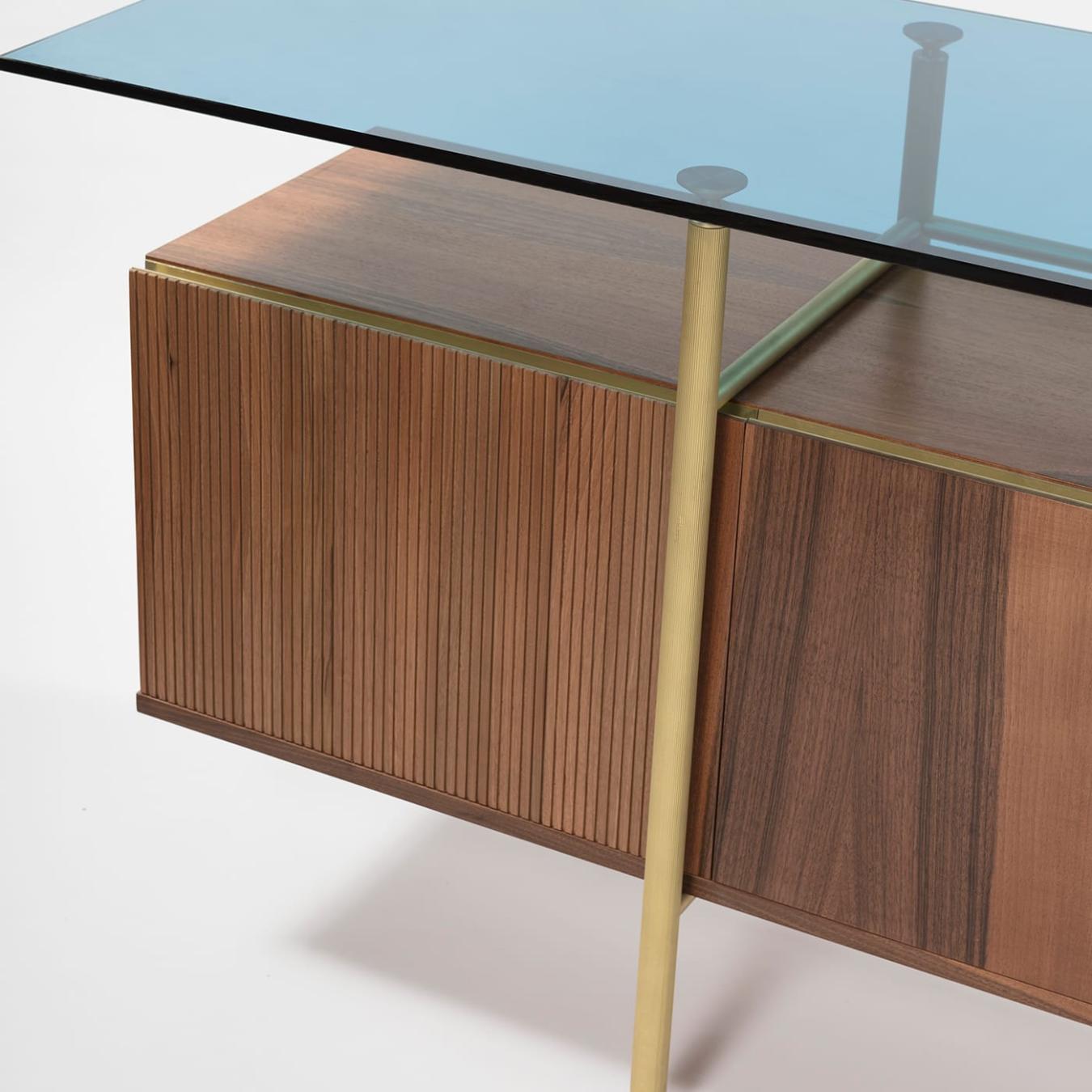 Elegantes Holz-Sideboard