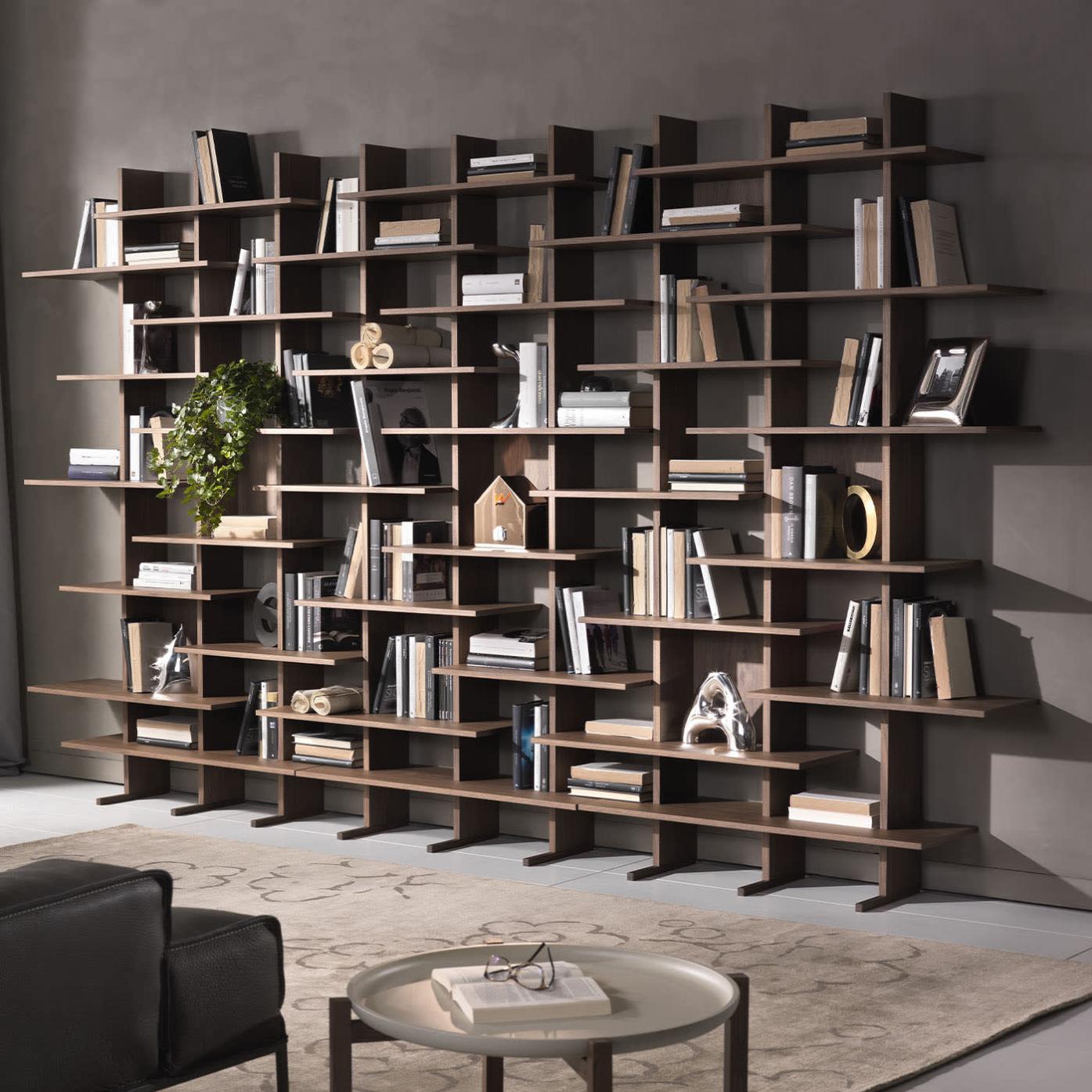 Elisabeth Bücherregal