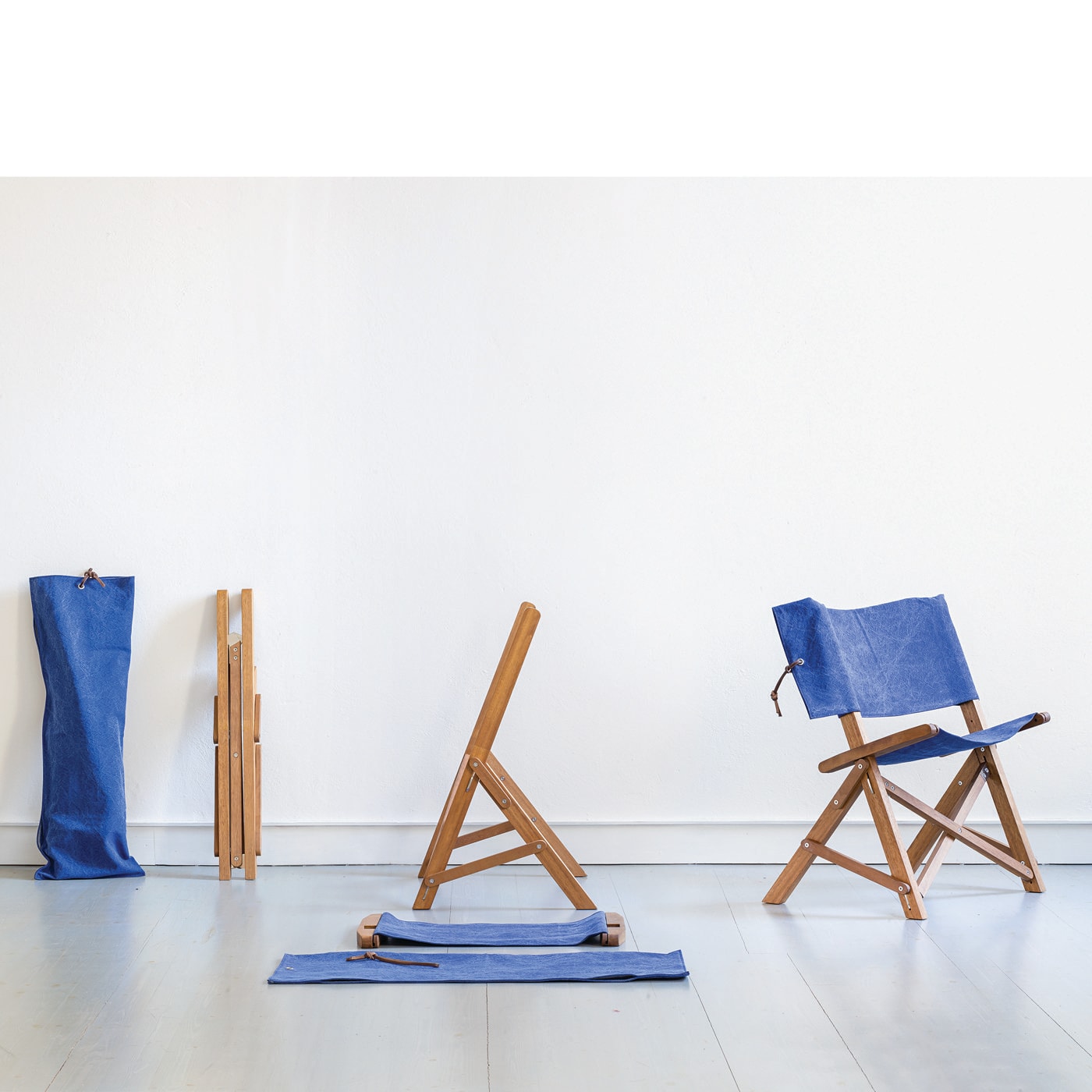 Dino Klappstuhl | Base: Solid Black Walnut