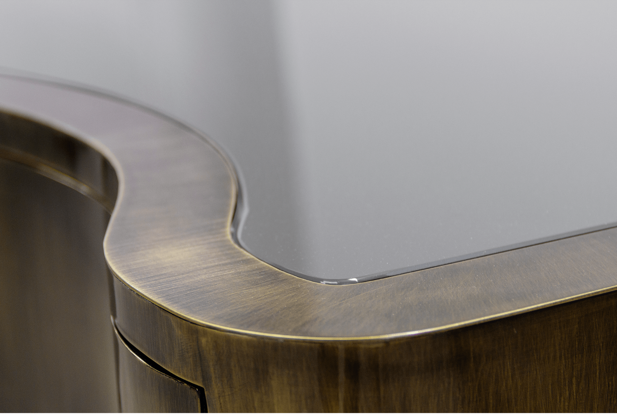 Serpentine Patina‑Konsole