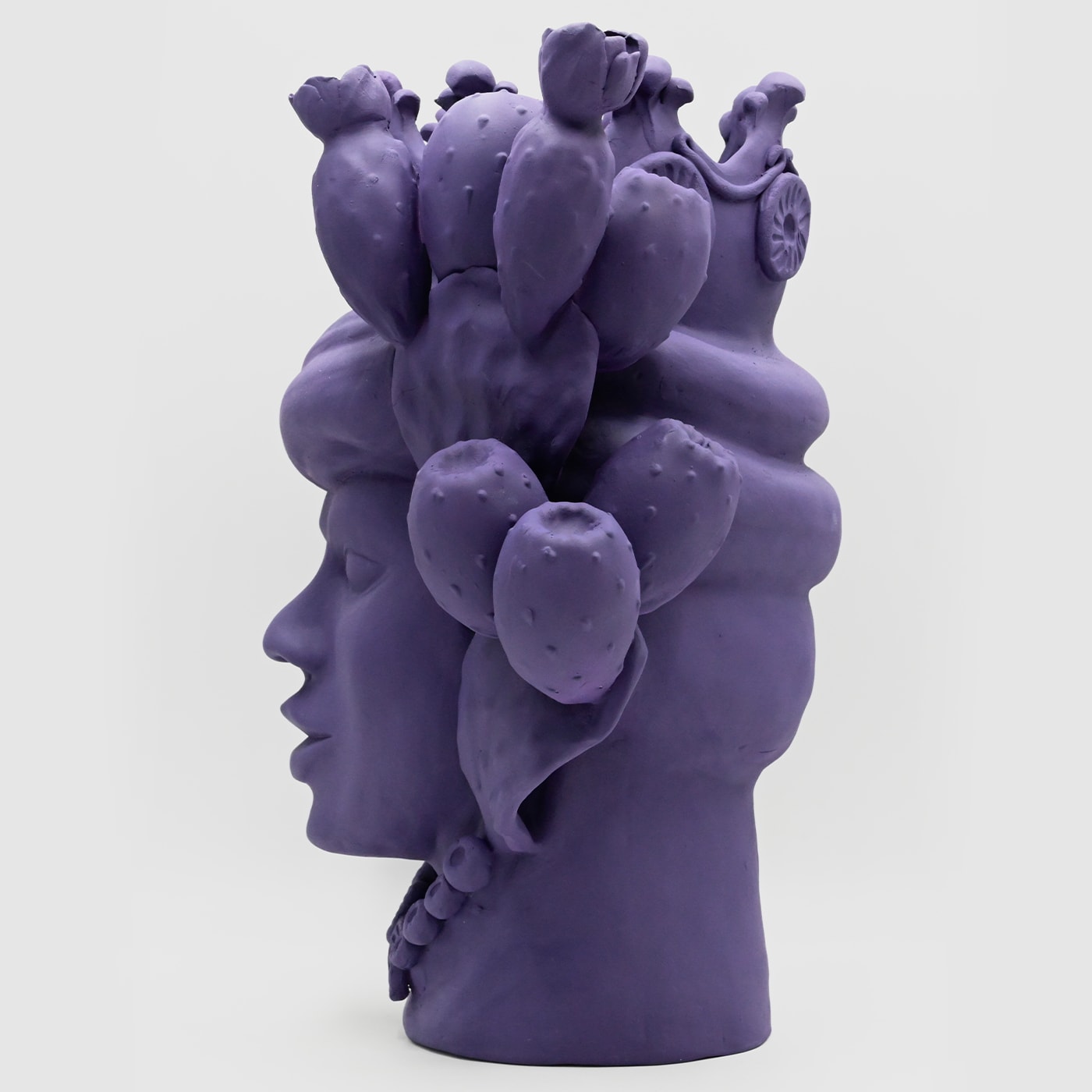 Maure‑Kopf violette Skulptur