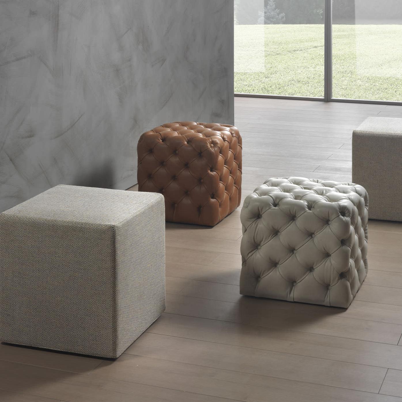Clod Leder-Pouf