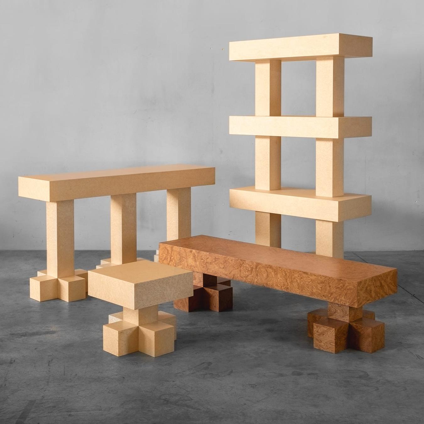 Zeitgenössischer Holz-Beistelltisch