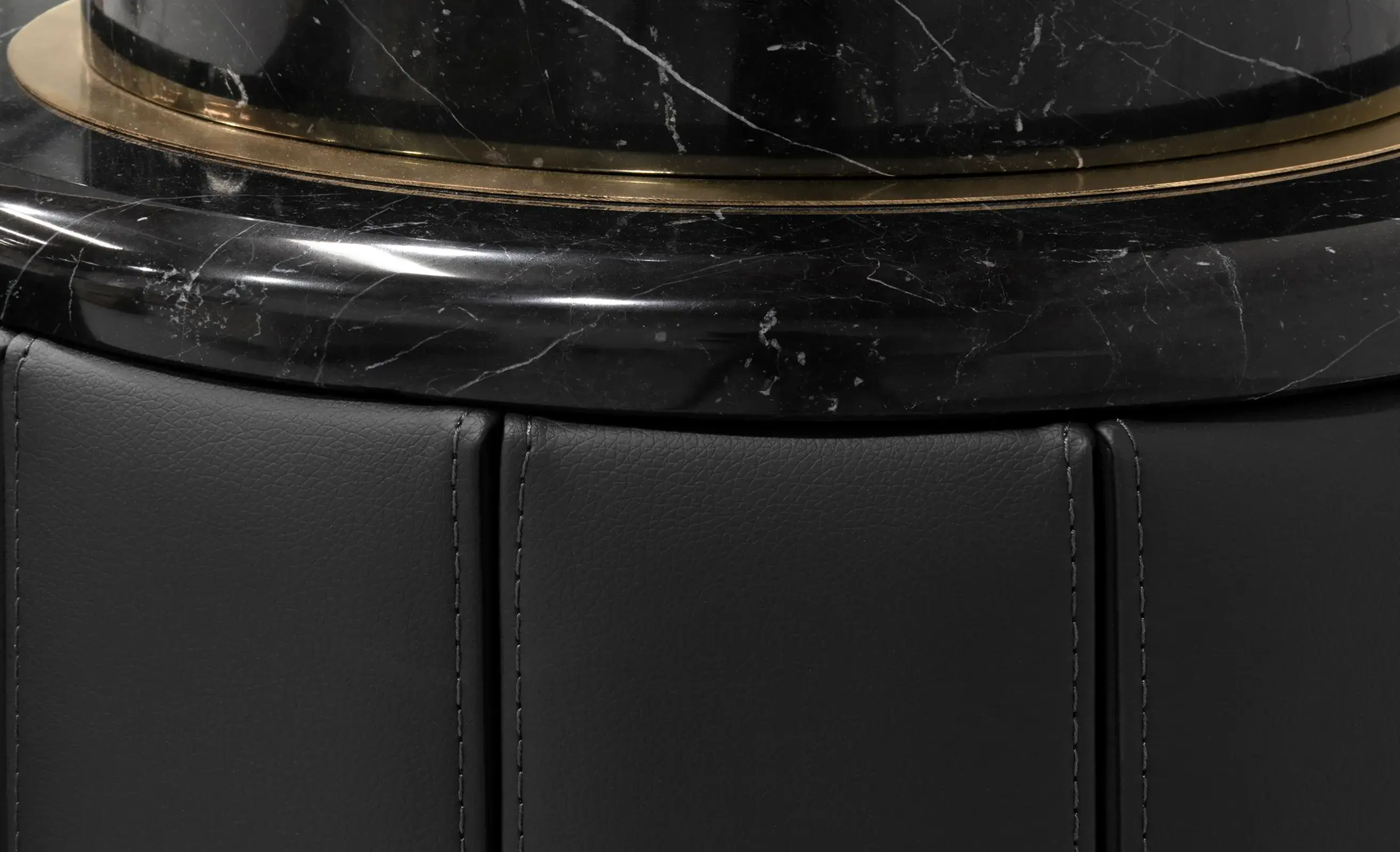 Majestätischer Schwarzer Waschtischunterschrank