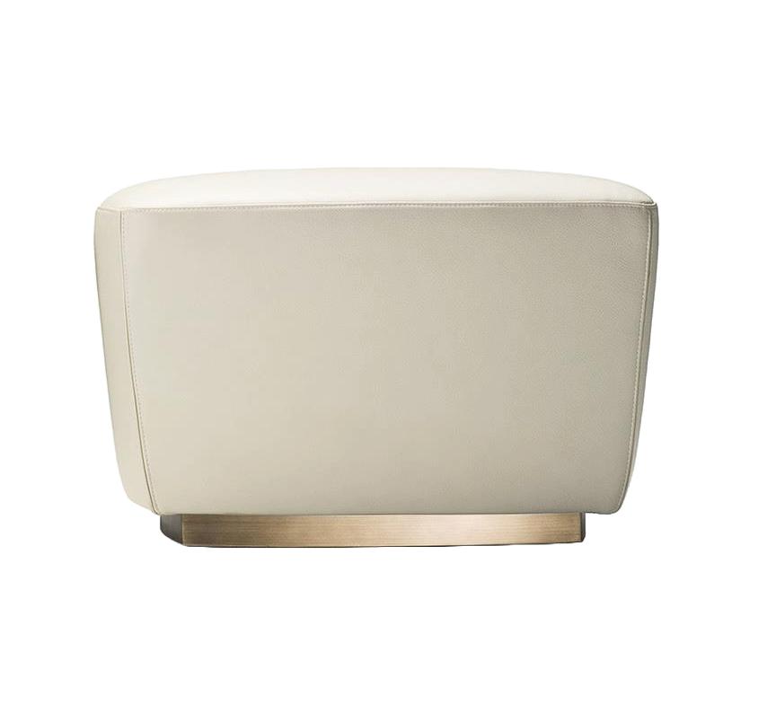 Pouf mit bronzenem Metallfuß