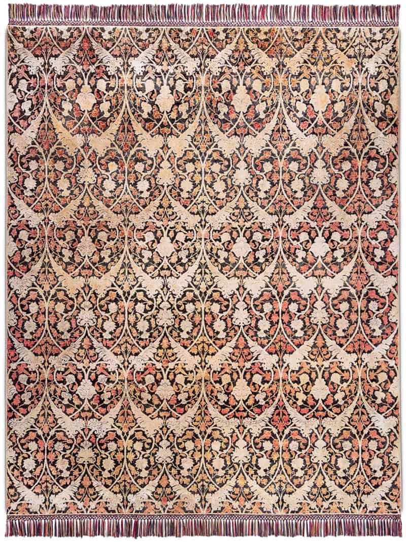 Victoria Original auf Tiefviolett Teppich