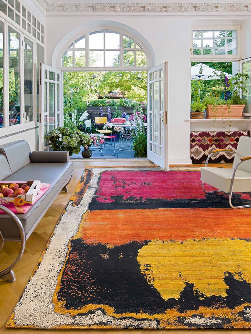 Magenta Copper Yellow auf Schwarz Teppich