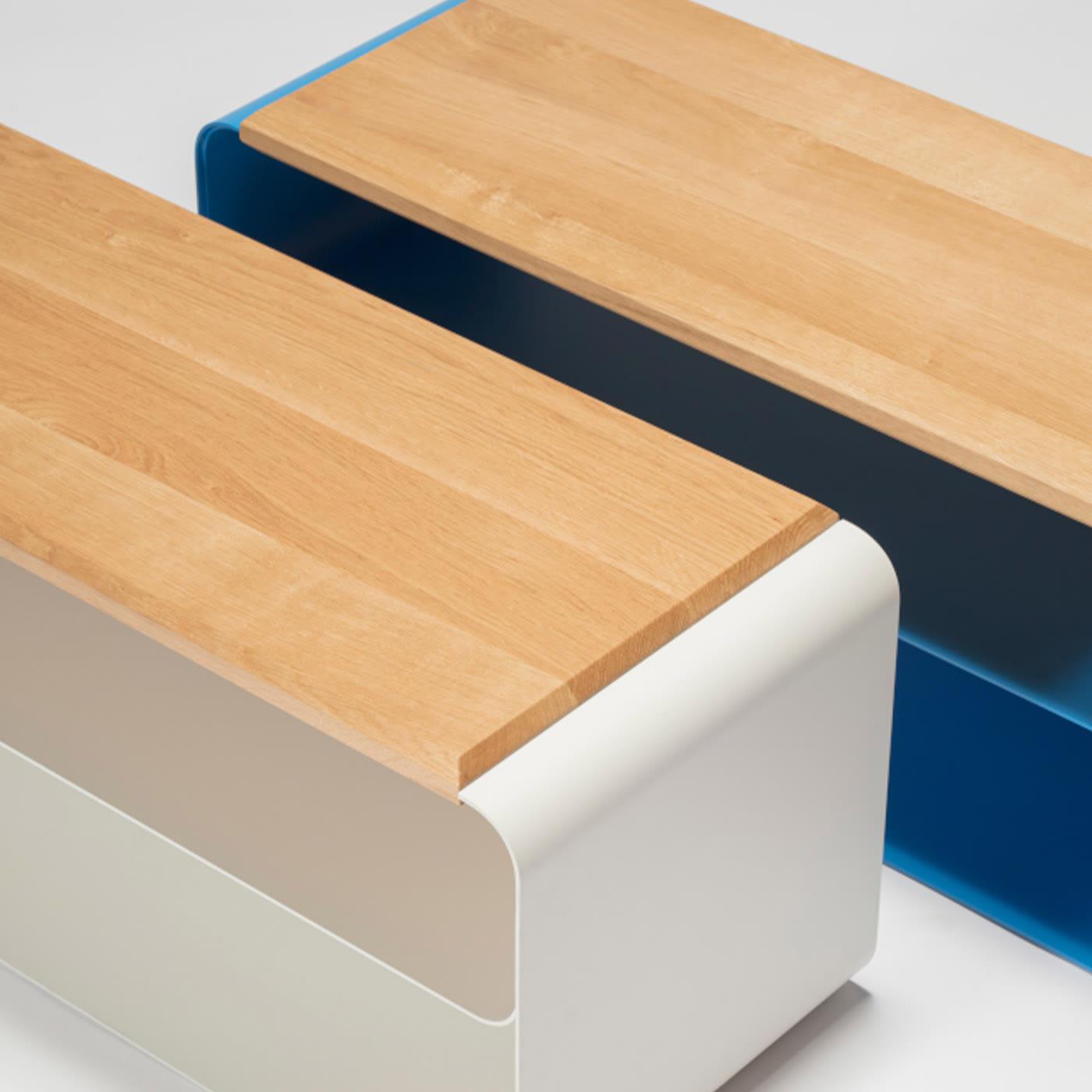 Moderne Holz-Metall-Bank