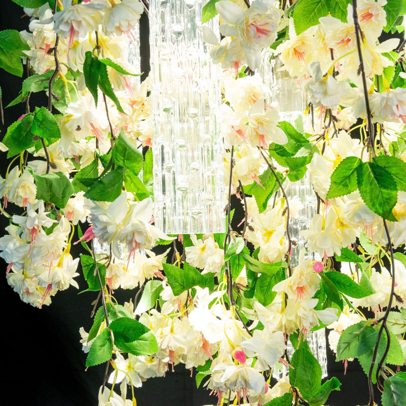 White Cascade Großer Kronleuchter