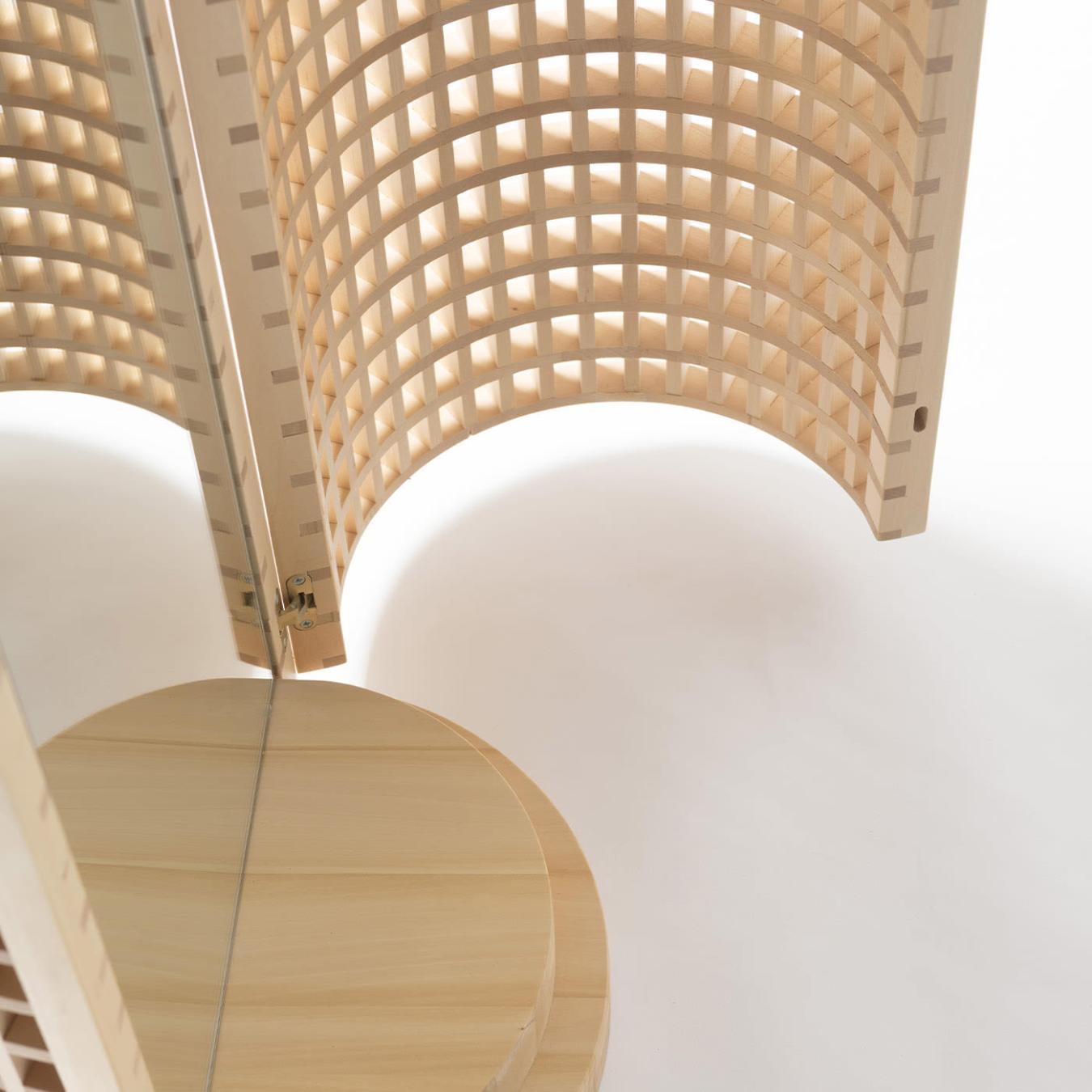 Kunsthandwerklicher Holz-Standspiegel