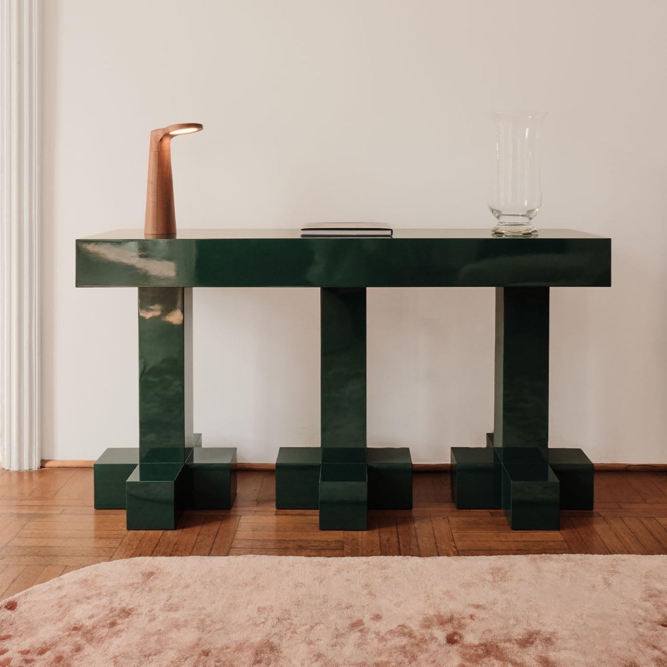 Glänzender grüner Konsolentisch