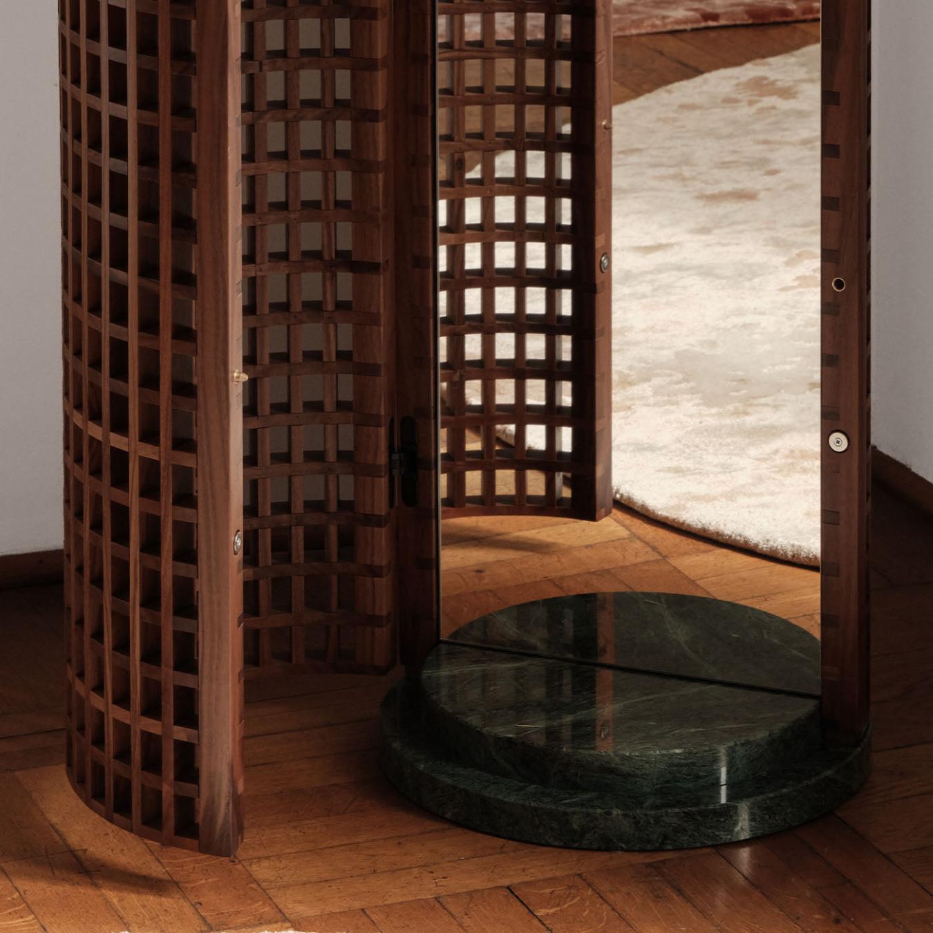 Nussbaum-Marmor-Standspiegel