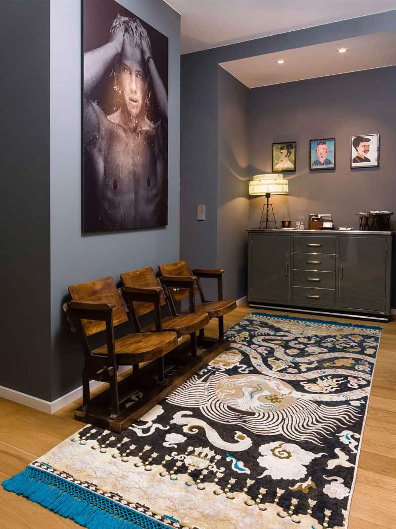 Dragon Electric Blue auf Schwarz mit feinen Linien Teppich | Größe: 100 x 300 cm