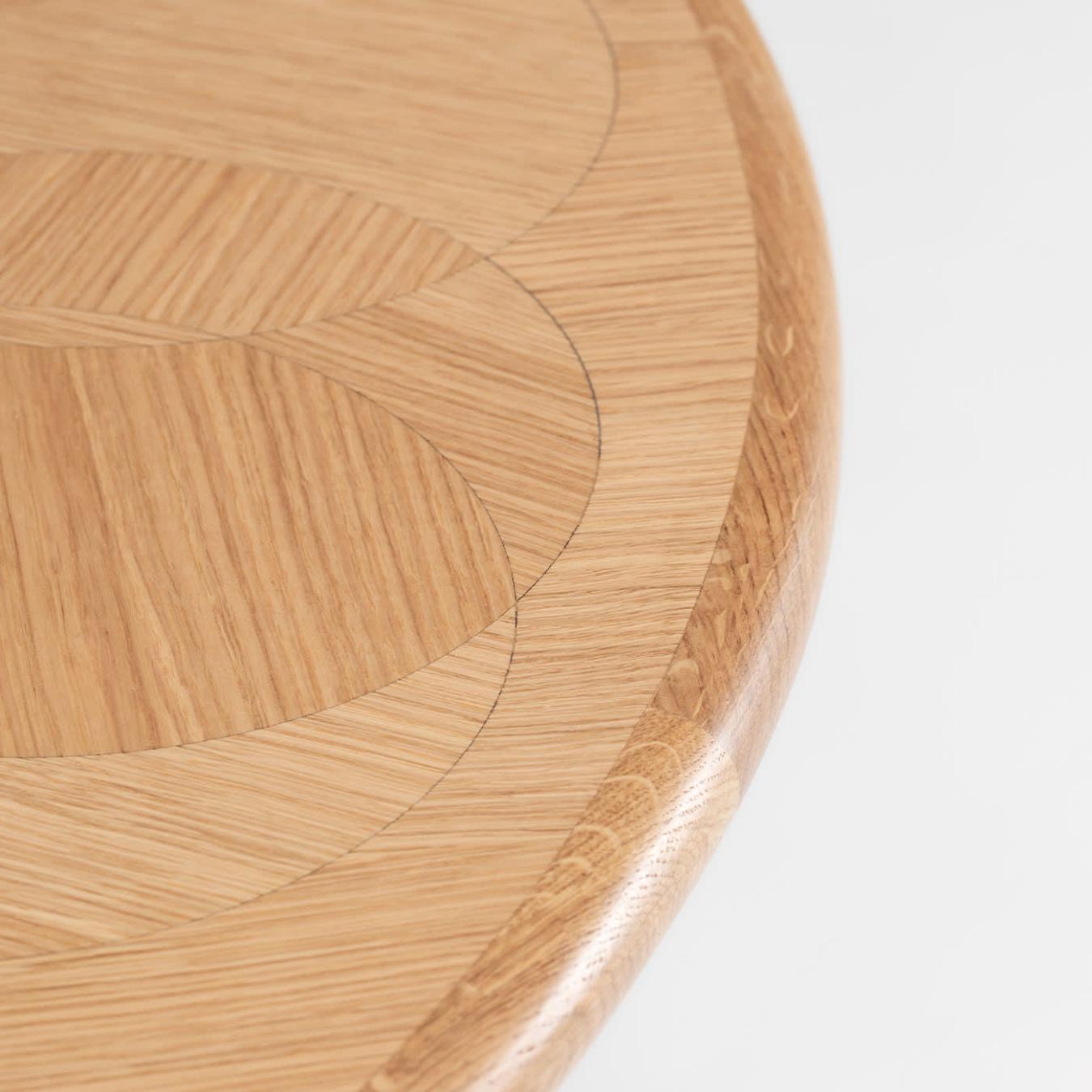 Zeitgenössischer runder Esstisch