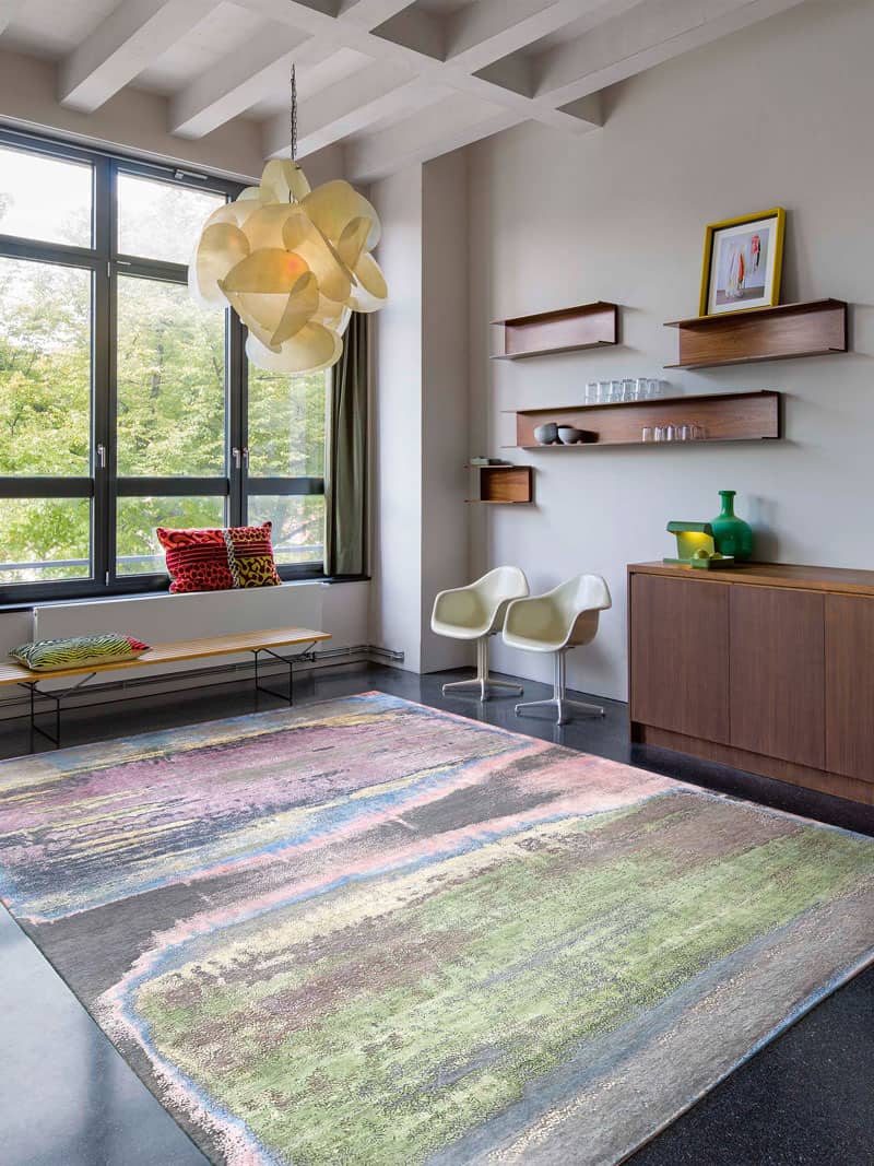 Multi Color auf Grau Teppich