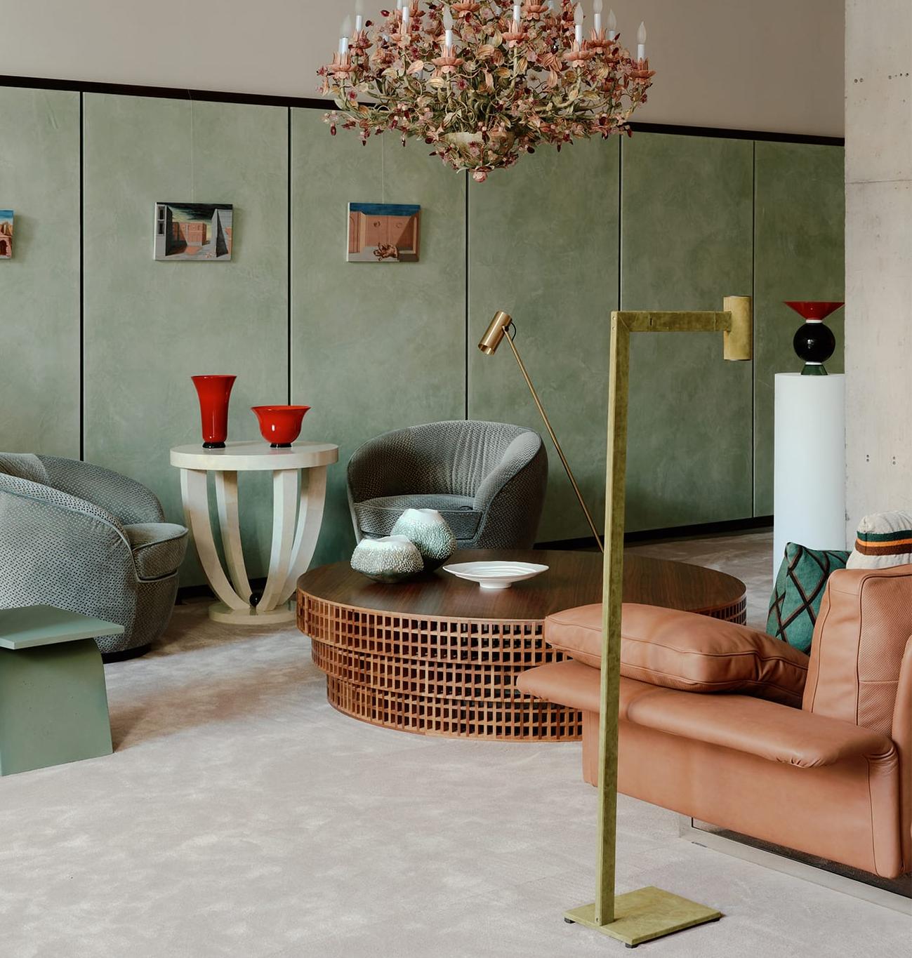 Charmanter Nussbaum-Couchtisch