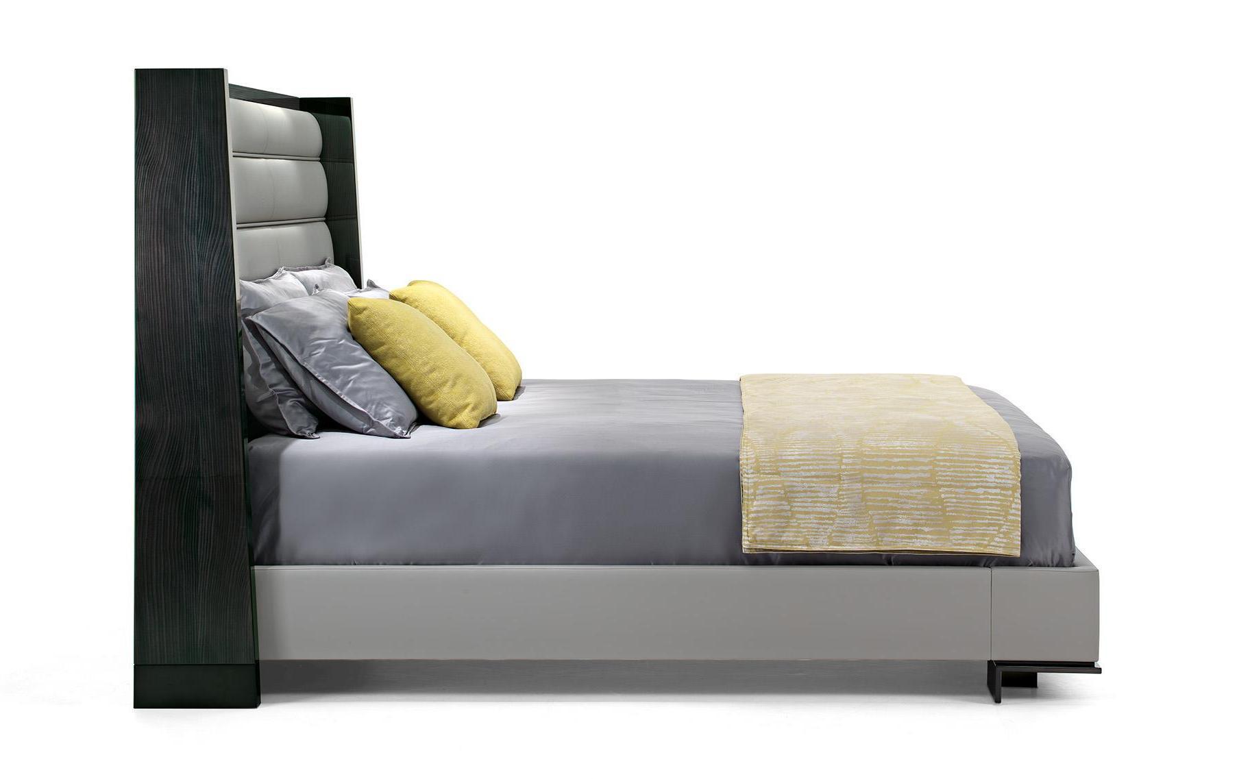 Stilvolles Bett mit Kopfteil