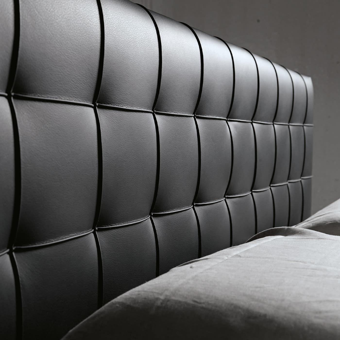 Signora Graues italienisches Bett | Farbe: Pelle Pandora 616
