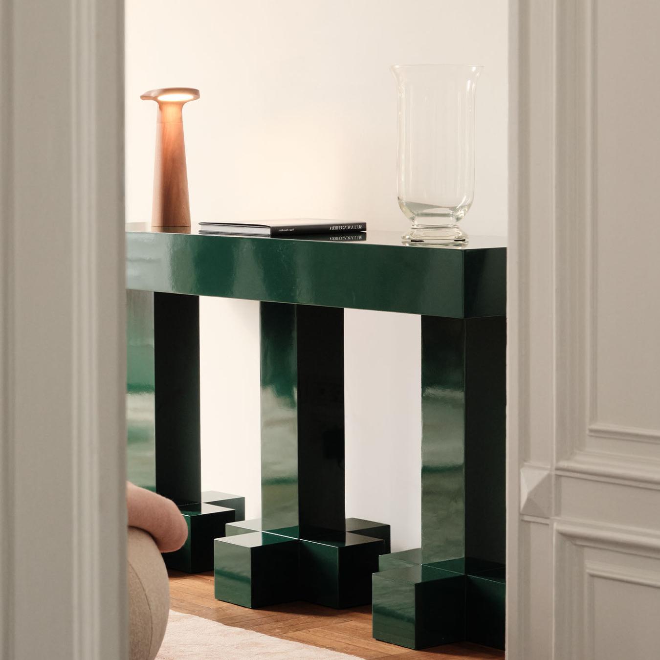 Glänzender grüner Konsolentisch