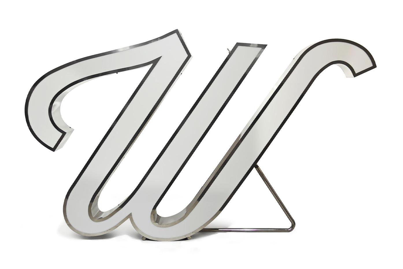 Wondrous Buchstabe W