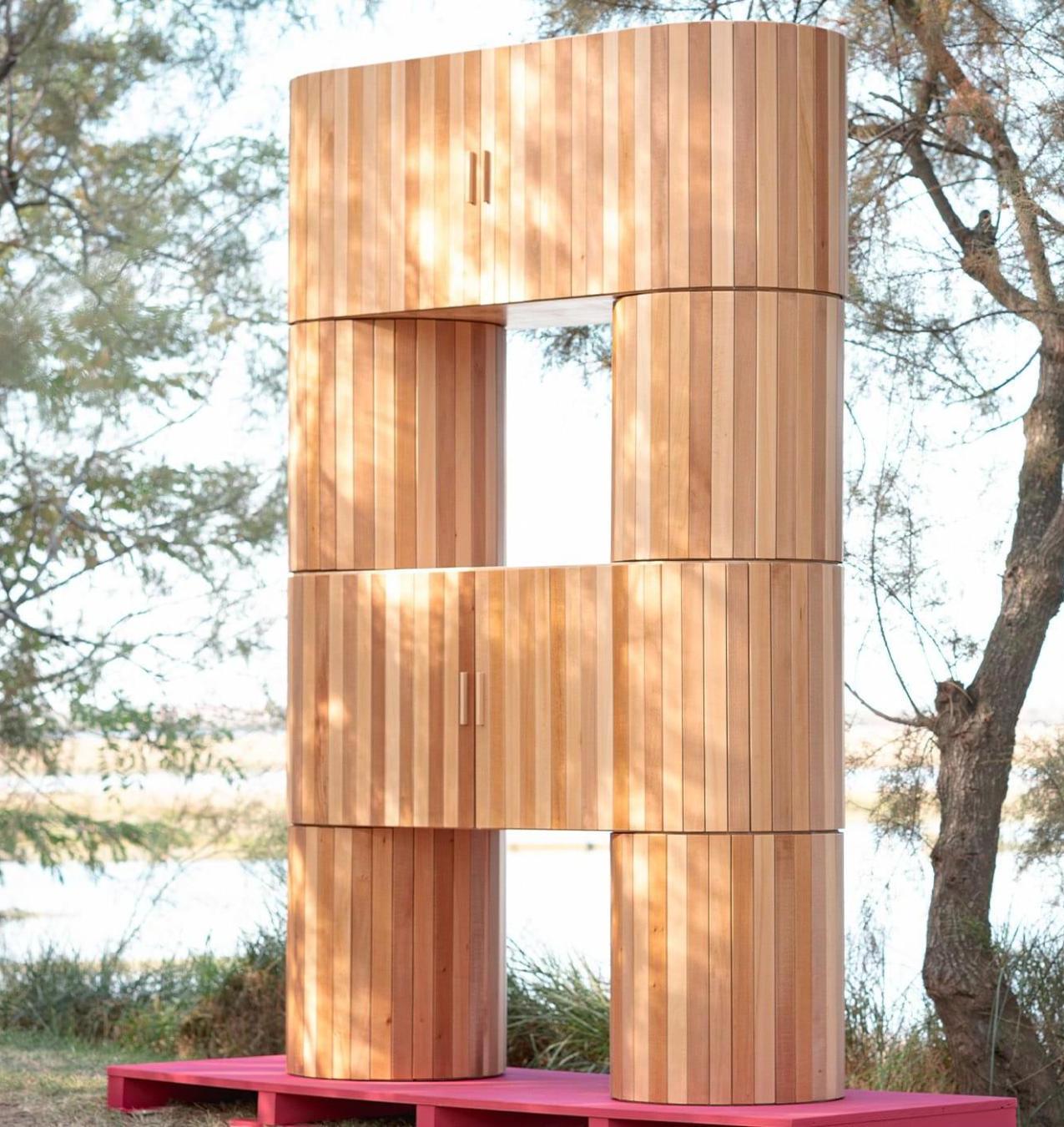 Naturholz-Schrank aus Lindenholz