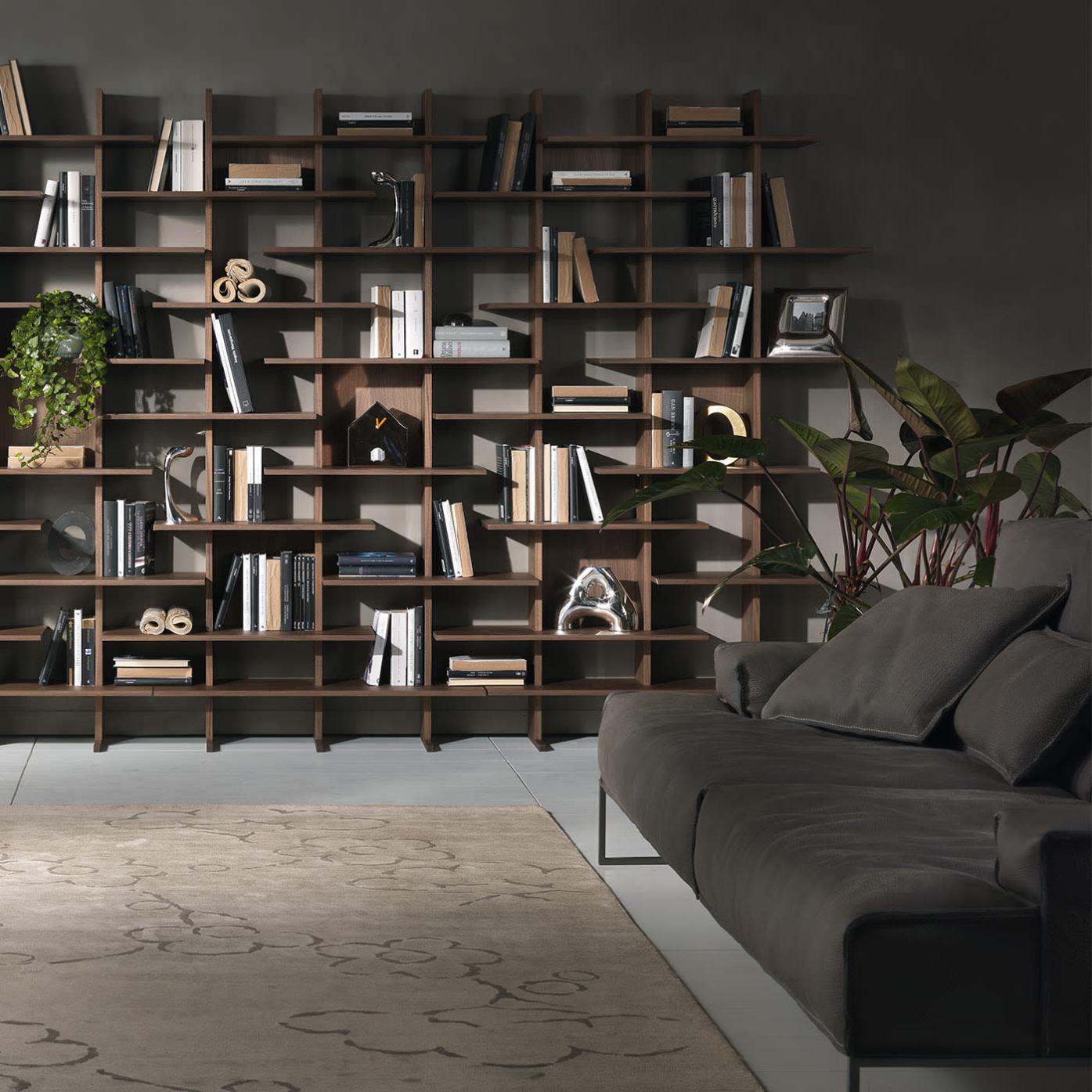 Elisabeth Bücherregal