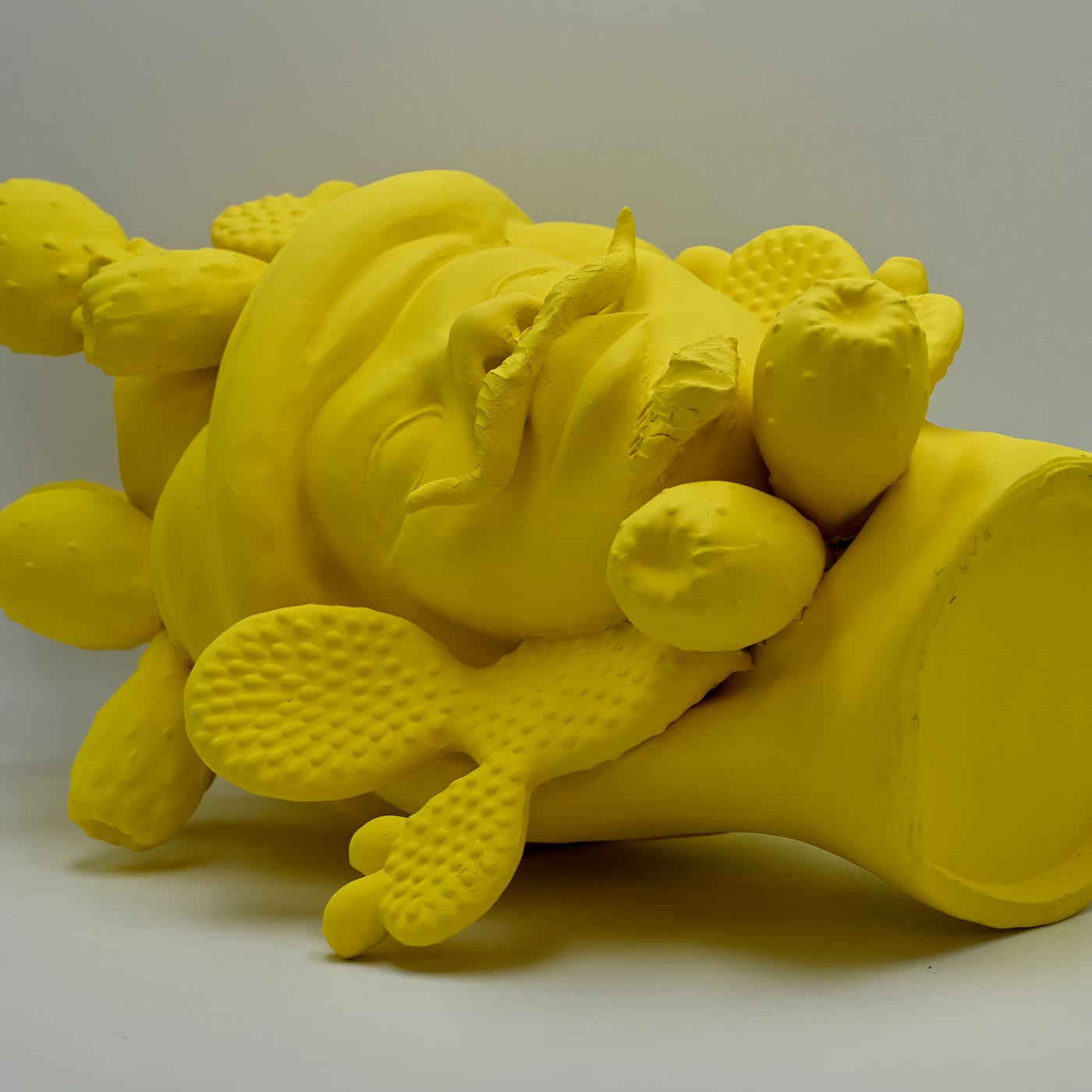 Maure‑Kopf gelb einzigartige Skulptur