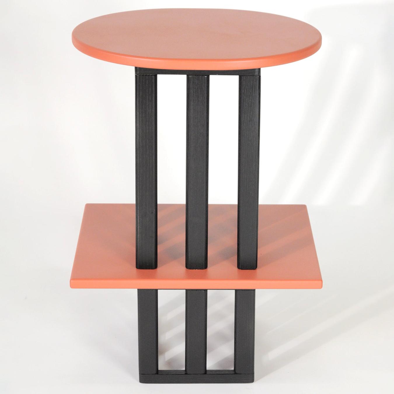 Rosa-schwarzer Holz-Beistelltisch