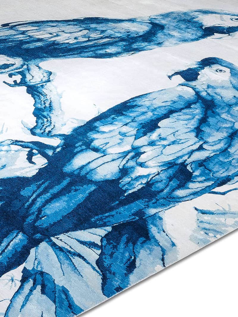 Two Parrots Porcelain Blue auf Weiß Teppich