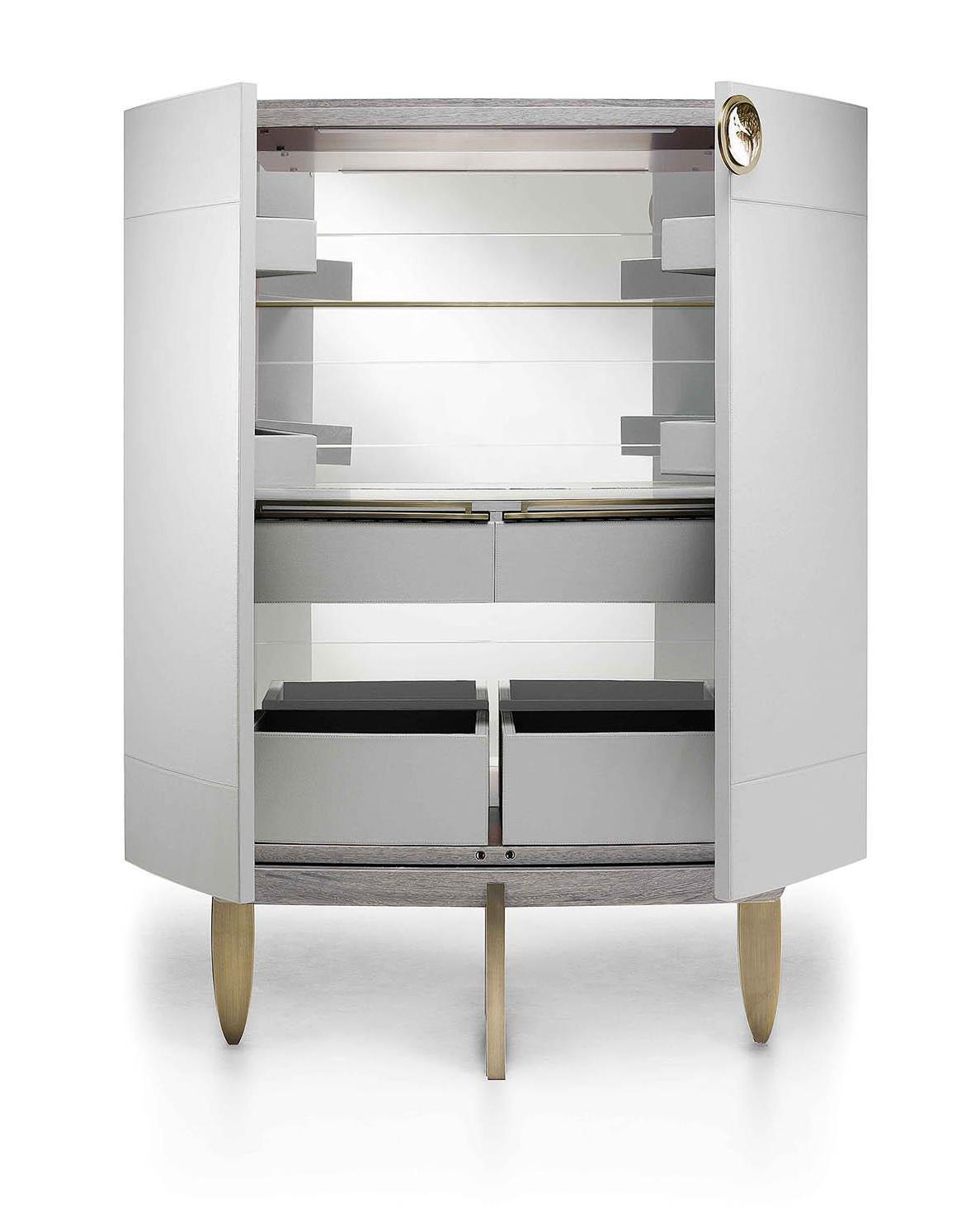 Perlmutt‑Bronze‑Leder­bungen­schaft Barschrank