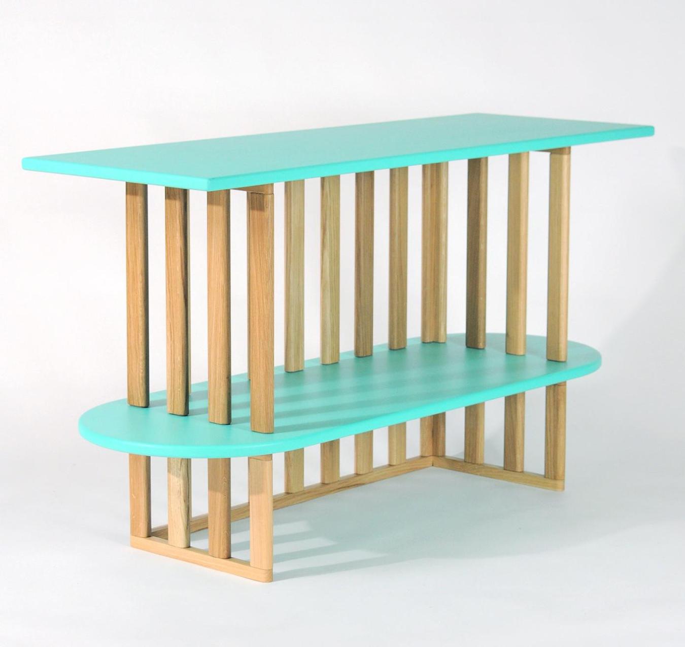 Grünes zweistöckiges Bücherregal