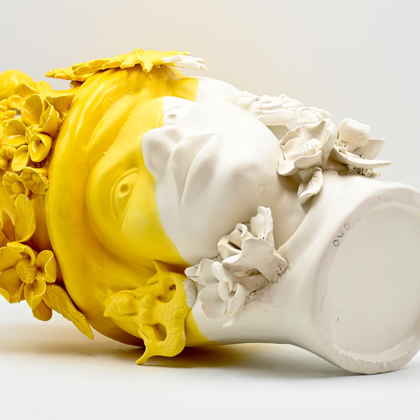 Maure‑Kopf gold‑weiße handgefertigte Skulptur