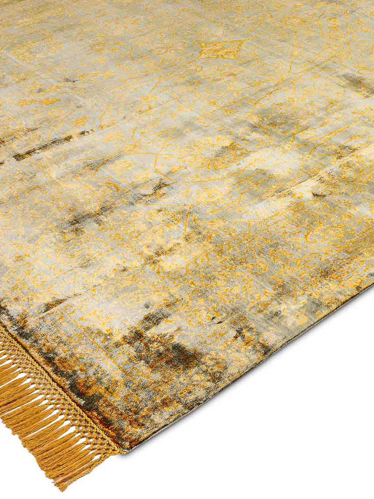 Less Obvious Gold auf Grau‑Grün Teppich | Größe: 140 x 210 cm