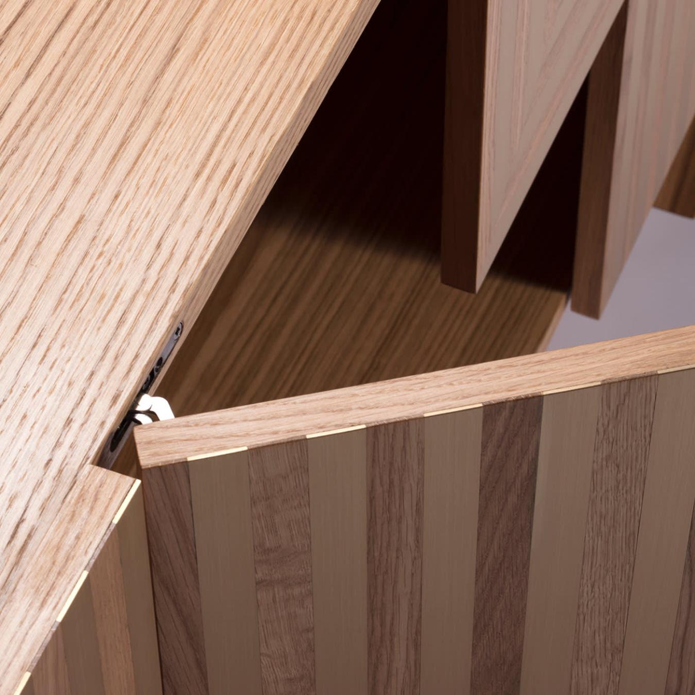 Elegantes Traubeneichen-Sideboard