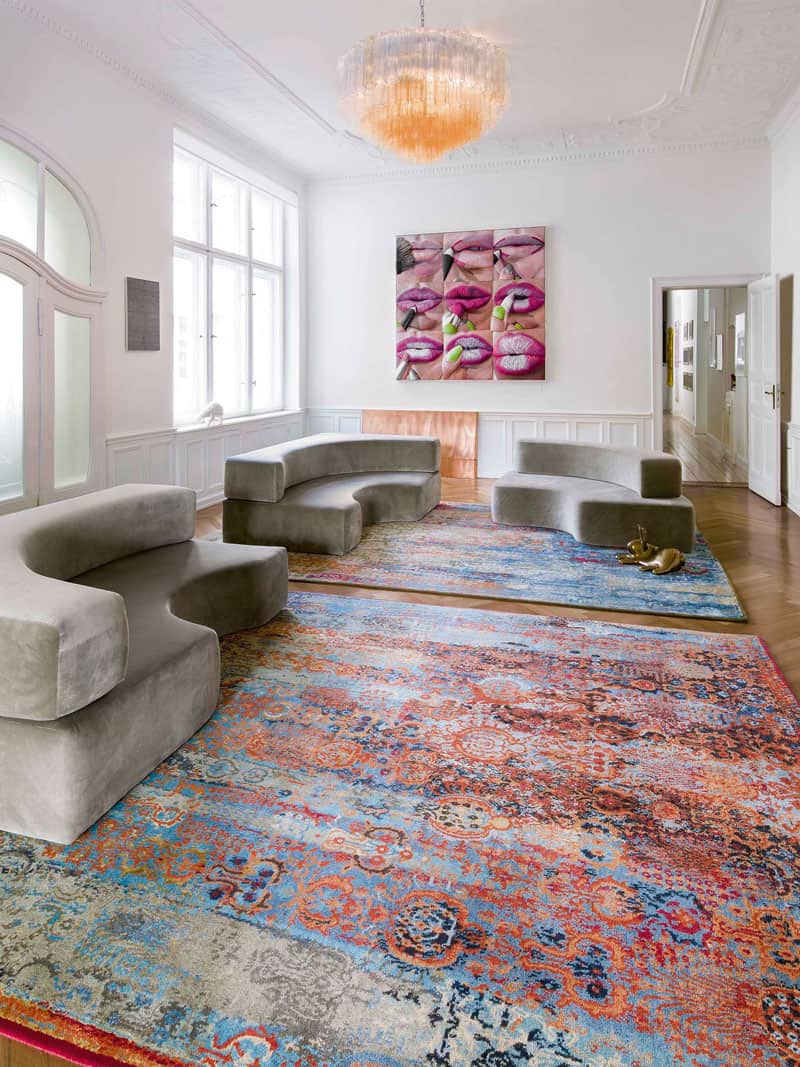 Woods Hellblau auf Kupfer‑Orange Teppich