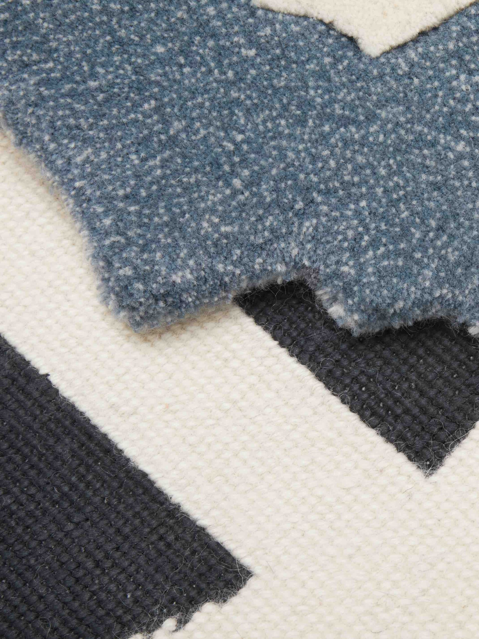 Ripped Teared And Punked Teppich