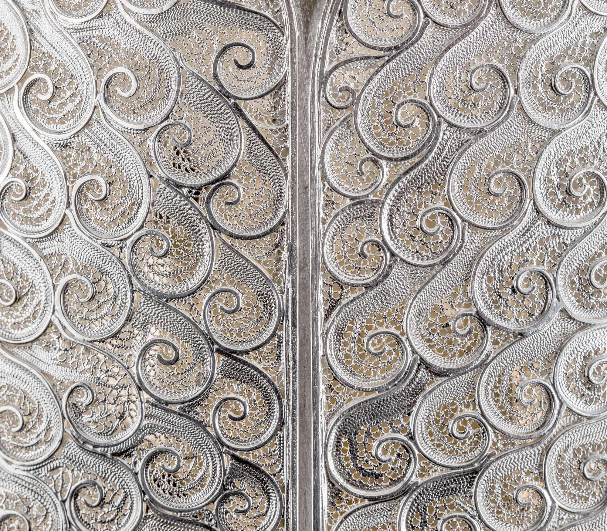 Filigran‑Skarabäus Wandleuchte