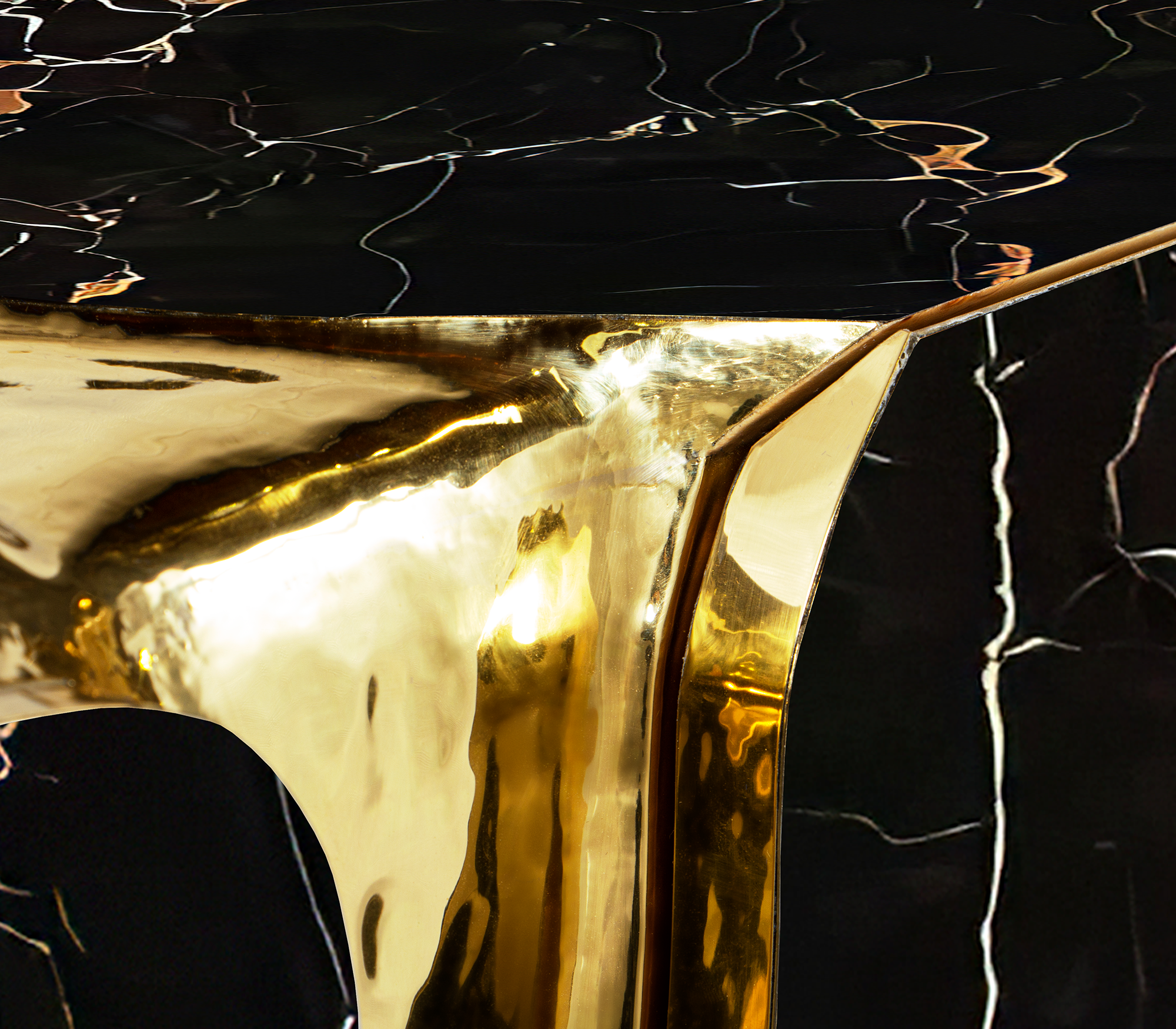 Schwarz‑Gold Opulentes Sideboard