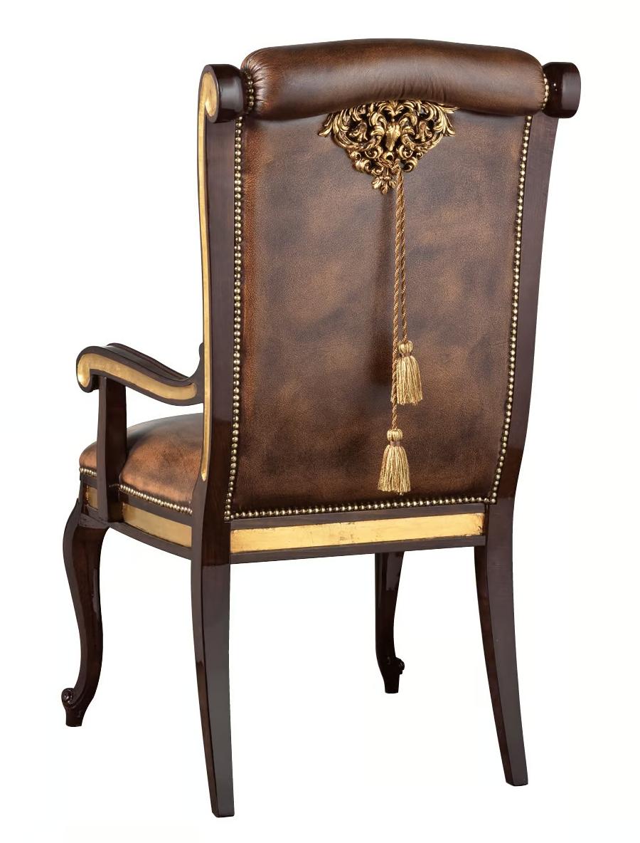 Klassischer Ledersessel mit Armlehnen