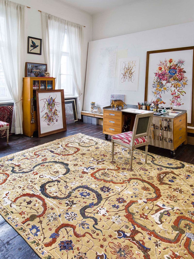 Tabriz Reverse Original auf Kaiser‑Gelb Teppich
