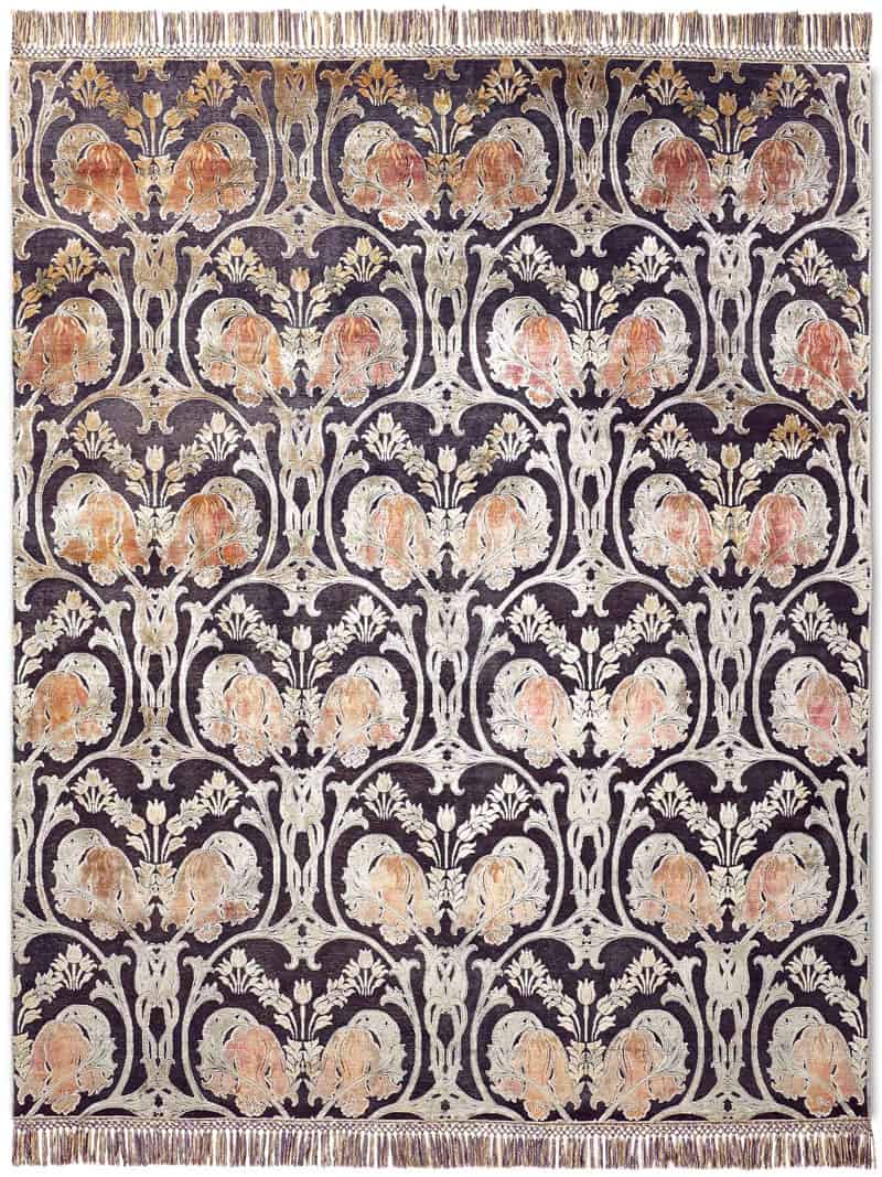 Mary Original auf Tiefviolett Teppich