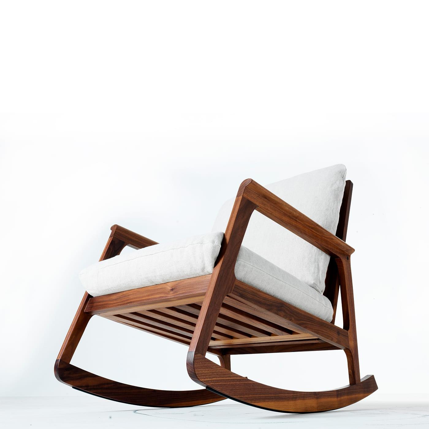 Momento Brauner Schaukelstuhl | Polster: Linen BEL-LINO G077 11