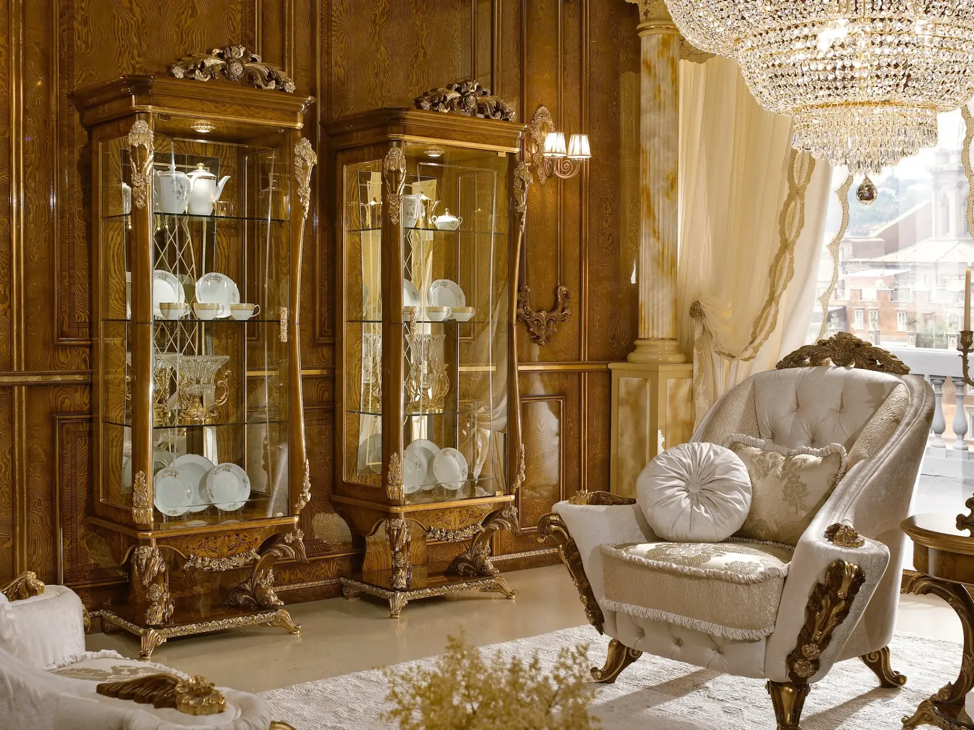Italienischer Glasschrank