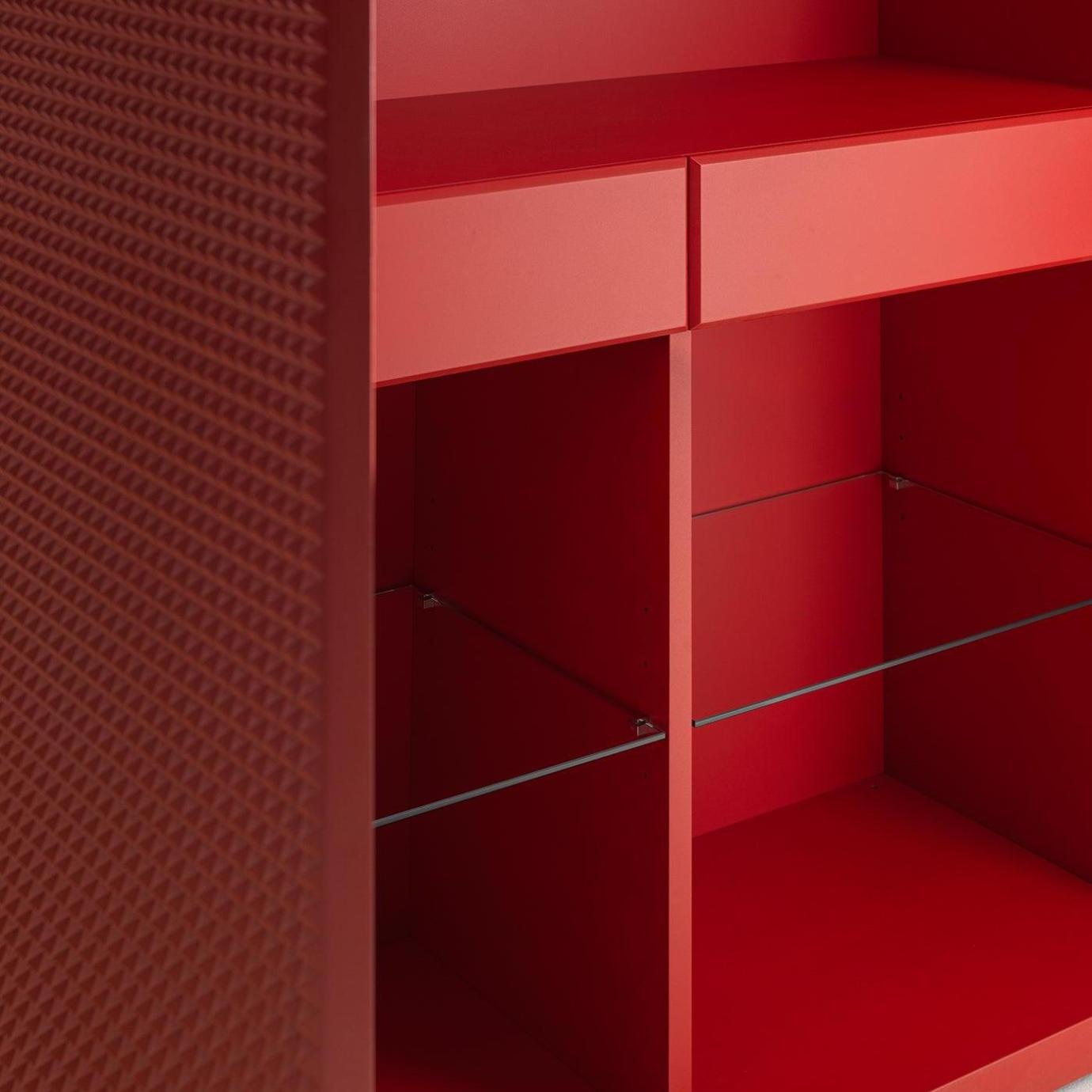 Alfama Roter Schrank