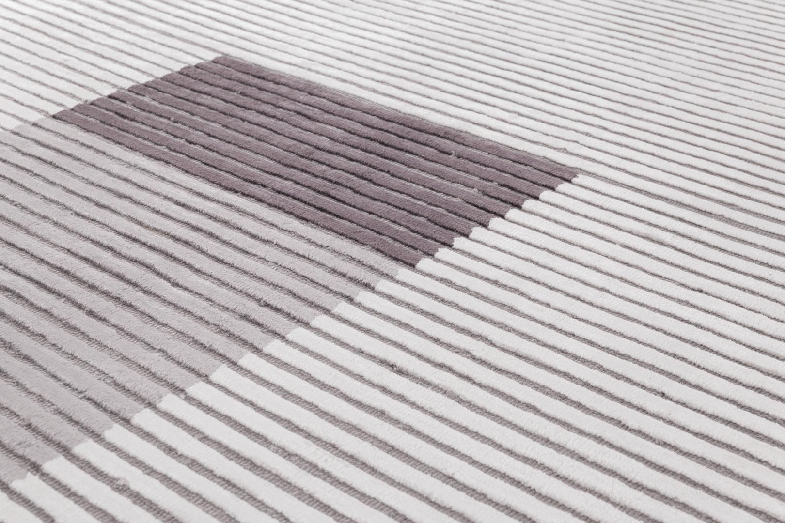 Handgewebter Viskose-Linien Teppich