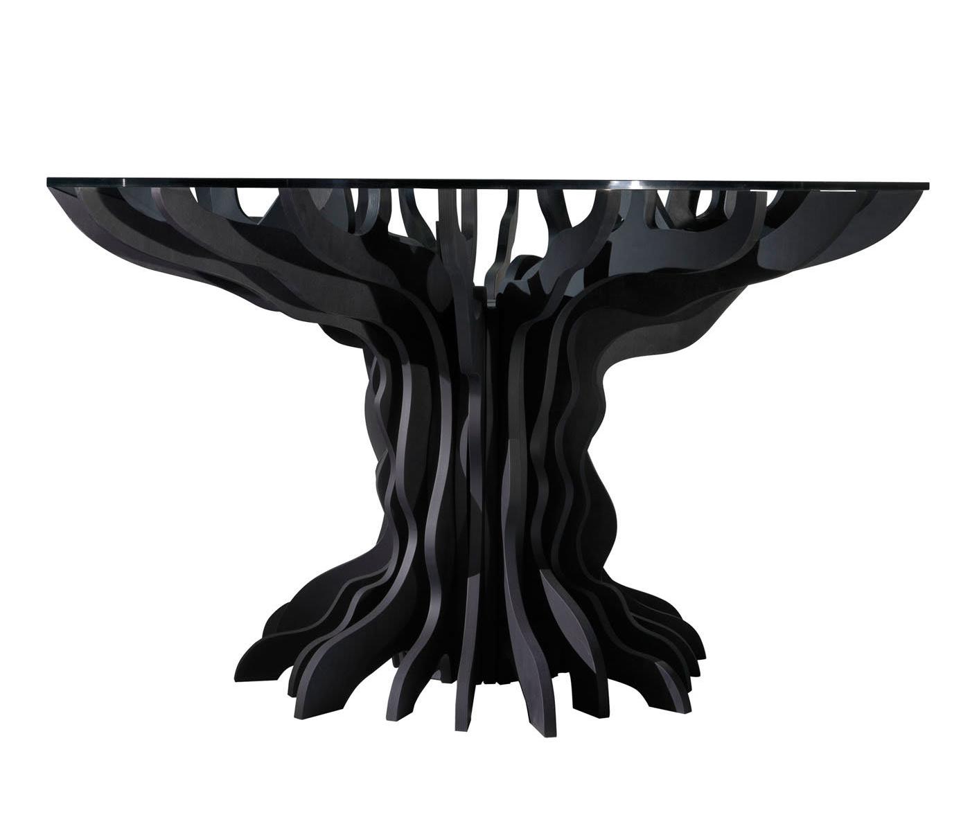 Schwarzer Tisch mit Glasplatte