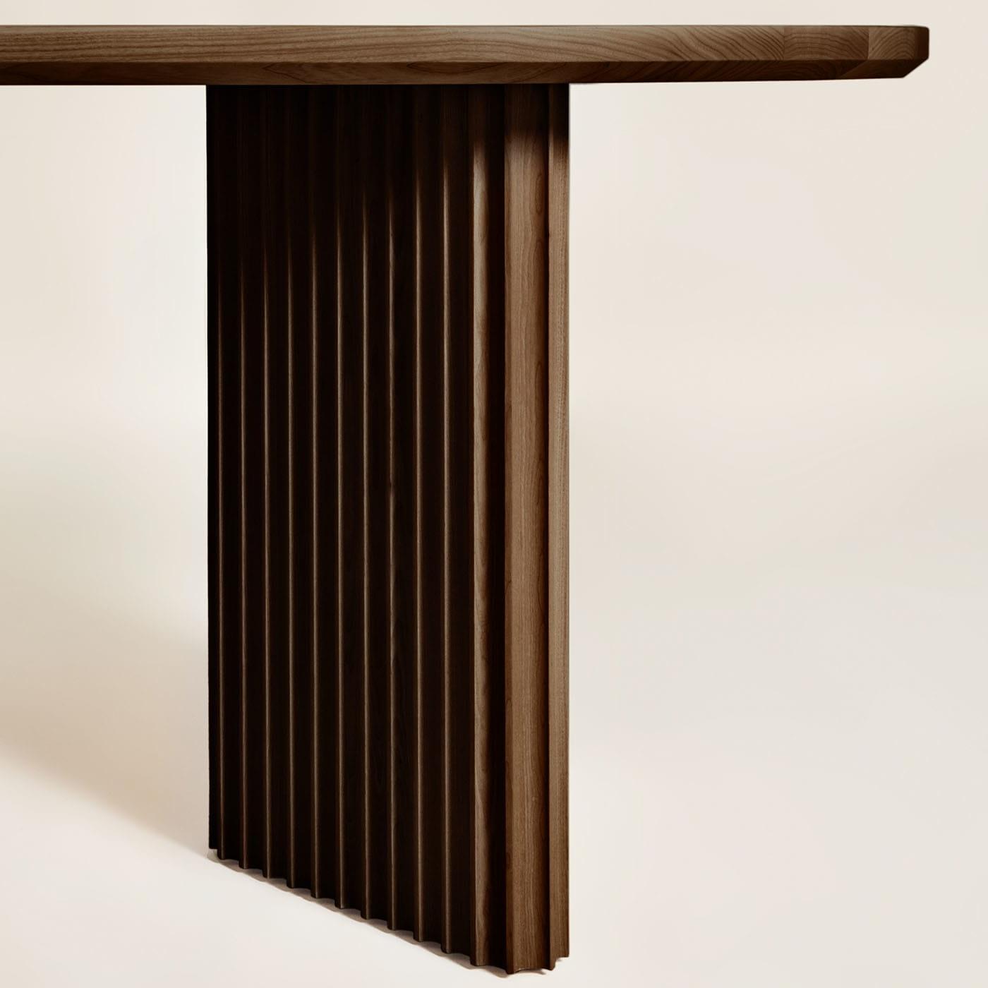 Basalto Brauner Esche‑Tisch