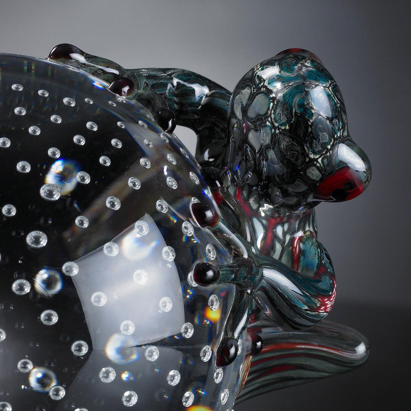 Frosch auf Kugel Figur