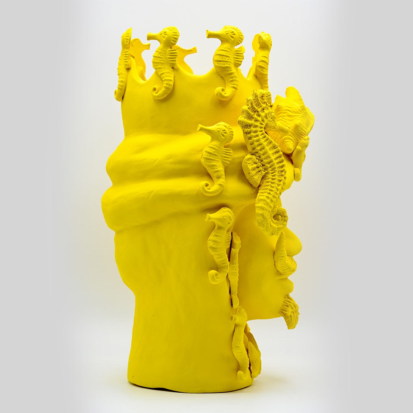 Maure‑Kopf gelbe Skulptur