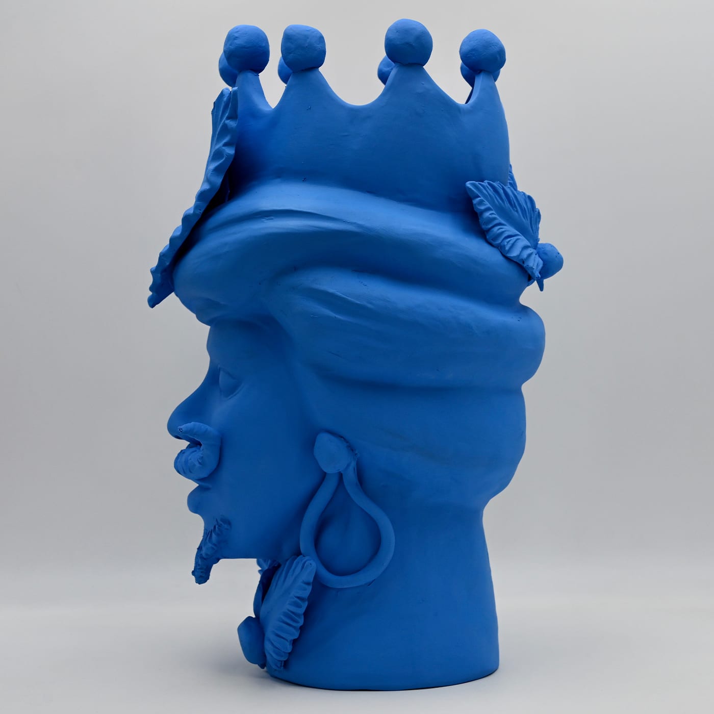 Maure‑Kopf blaue Skulptur